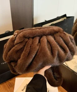 New Comfortable Versatile Texture Top Clutch Bag Women Winter Fluffy Cloud Crossbody Bag Retro Furry Commuting Storage Bag