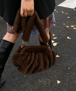 New Comfortable Versatile Texture Top Clutch Bag Women Winter Fluffy Cloud Crossbody Bag Retro Furry Commuting Storage Bag - Image 3
