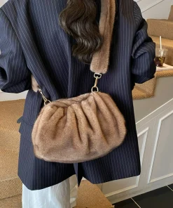 New Comfortable Versatile Texture Top Clutch Bag Women Winter Fluffy Cloud Crossbody Bag Retro Furry Commuting Storage Bag - Image 4
