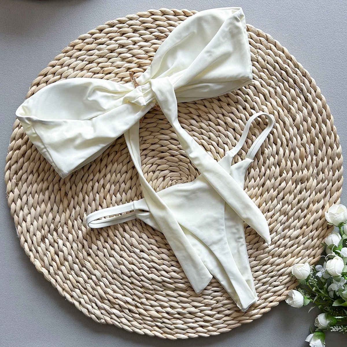 Sexy Women's Bikini Solid Color Strapless Split Swimsuit - Image 4