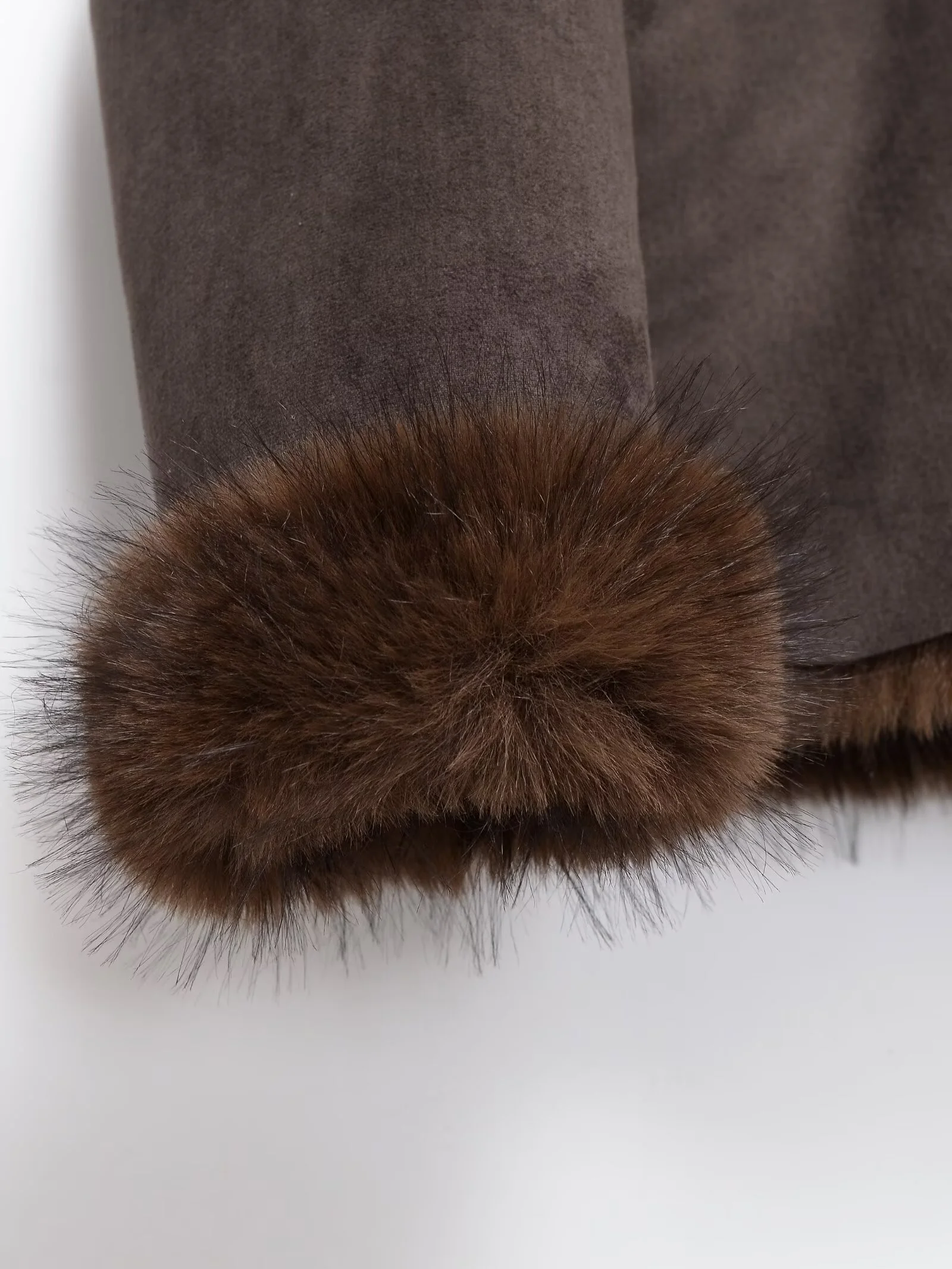 2025 Autumn New Women's Casual Lapel Long Sleeve Fashion Button-Down Reversible Faux Fur Effect Jacket - Image 5